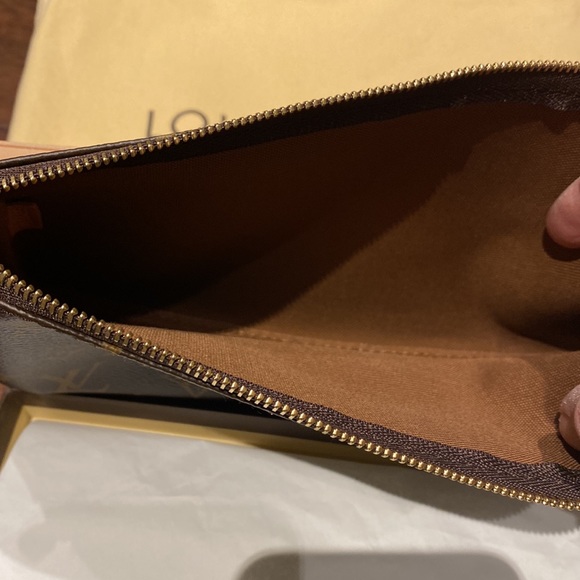 ❌SOLD❌ BRAND NEW AUTHENTIC Louis Vuitton monogram pochette - Picture 3 of 4